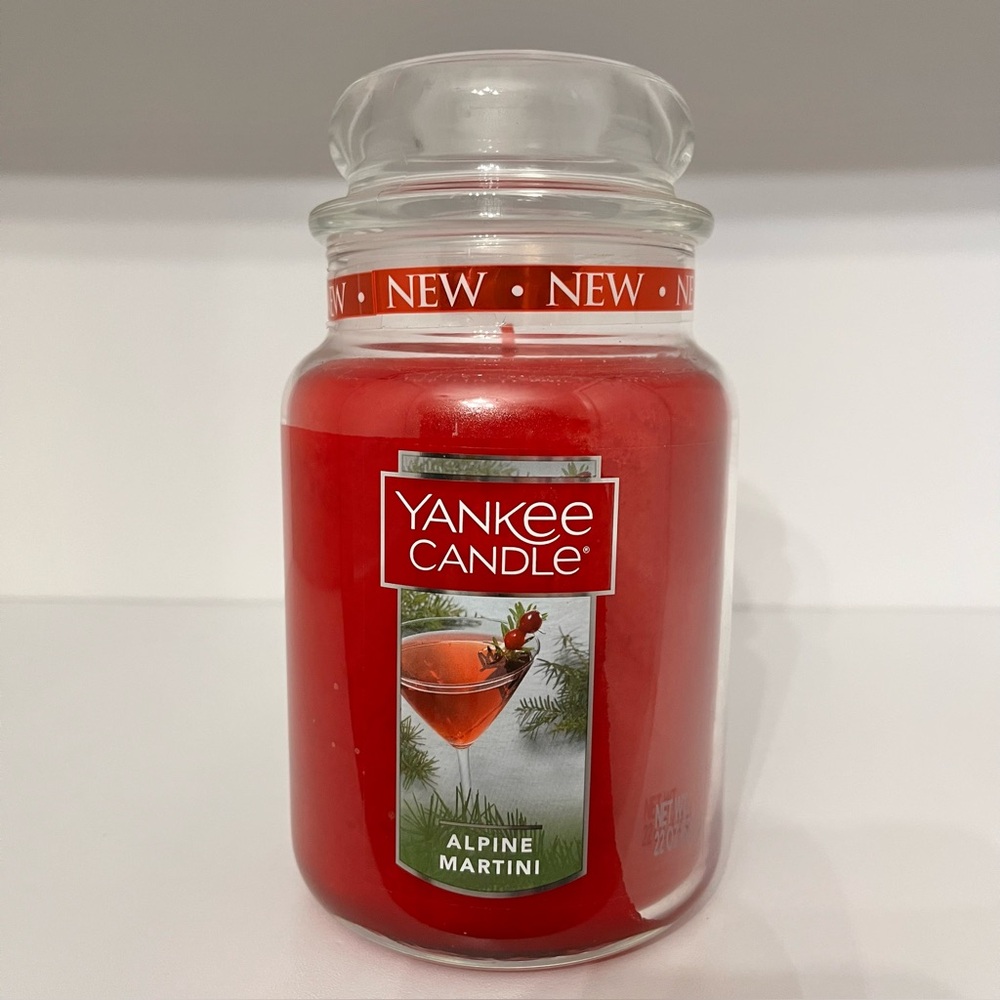 Yankee Candle Alpine Martini 22oz Red